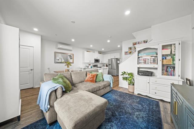 Detail Gallery Image 8 of 28 For 936 Cooper Pl, San Diego,  CA 92102 - 3 Beds | 2/1 Baths