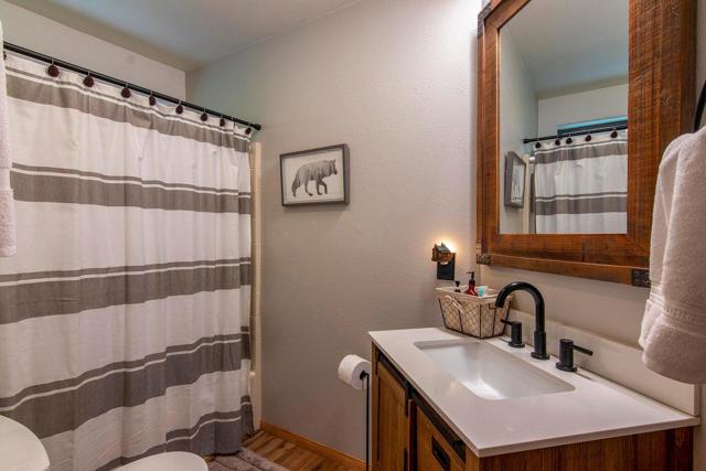 24561 Lakeview Drive, Idyllwild CA: https://media.crmls.org/mediaz/f7d7391d-6412-44d0-aa1a-2c75473f151a.jpg
