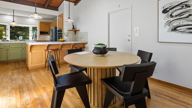 760 La Mesa Drive, Portola Valley CA: https://media.crmls.org/mediaz/f7d780b9-ad72-4f24-99ee-0c311ceab481.jpg