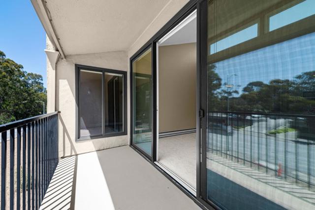 1550 Frontera Way, Millbrae CA: https://media.crmls.org/mediaz/f7d7cff0-90c5-4858-8c04-1cc5f317938b.jpg
