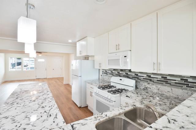 812 West St, San Diego CA: https://media.crmls.org/mediaz/f7d81f68-6cd2-4337-9aad-b3719b19a8e9.jpg