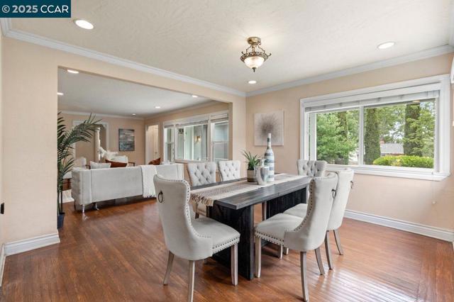 2401 Casa Way, Walnut Creek CA: https://media.crmls.org/mediaz/f7d86a8b-7db6-48c5-afcb-767f1e5c74d6.jpg