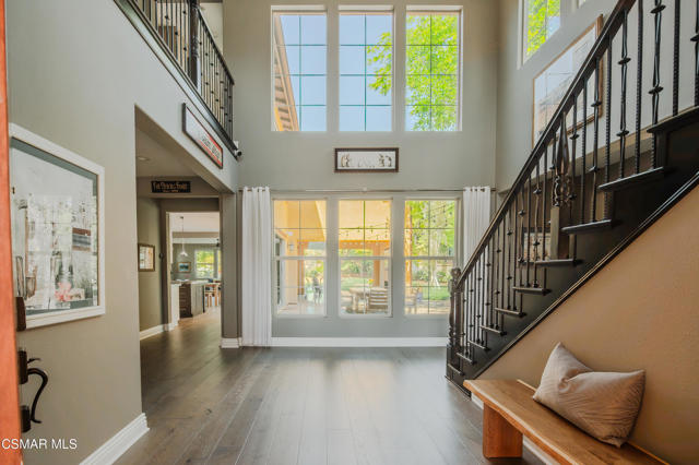 1323 Arroyo View Street, Thousand Oaks CA: https://media.crmls.org/mediaz/f7d8804a-3d37-436e-a27f-0dc4ad3cc2ee.jpg