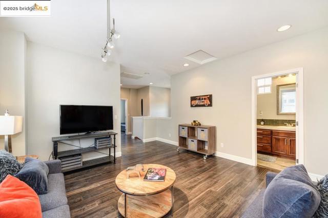 Image 17 of 43 For 390 Caravaggio Cir