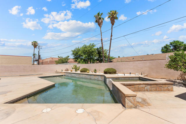 32100 Whispering Palms Trail, Cathedral City CA: https://media.crmls.org/mediaz/f7d8ec99-36af-4f70-92dc-8a860a1b9624.jpg
