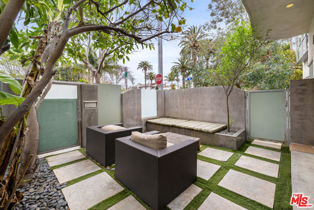 801 Westbourne Drive, West Hollywood CA: https://media.crmls.org/mediaz/f7d90686-bc02-4291-85f8-8bceb2fa1e4d.jpg