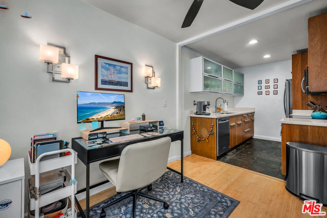 428 Hill Street, Santa Monica CA: https://media.crmls.org/mediaz/f7d9374d-b40c-4044-9eb5-1b9b34d9a269.jpg