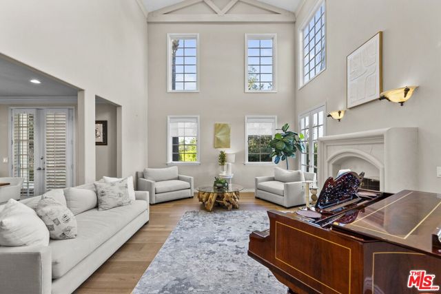 22241 Alizondo Drive, Woodland Hills CA: https://media.crmls.org/mediaz/f7d937ce-cdfc-432e-ad53-5ec03c9383d9.jpg