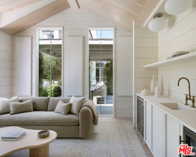 127 S Burlingame Avenue, Los Angeles CA: https://media.crmls.org/mediaz/f7d94670-884c-4683-b9e4-3e4f8390d072.jpg