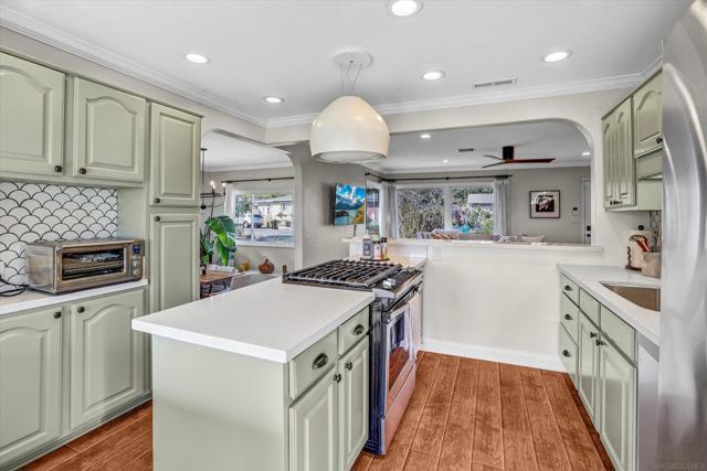 4113 Loma Alta Dr, San Diego CA: https://media.crmls.org/mediaz/f7d98a8b-caed-40a9-b424-4bc808af708b.jpg