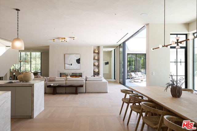 24172 Lupin Hill Road, Hidden Hills CA: https://media.crmls.org/mediaz/f7da3013-3a25-43b2-9d6a-fb9ddcc131e5.jpg