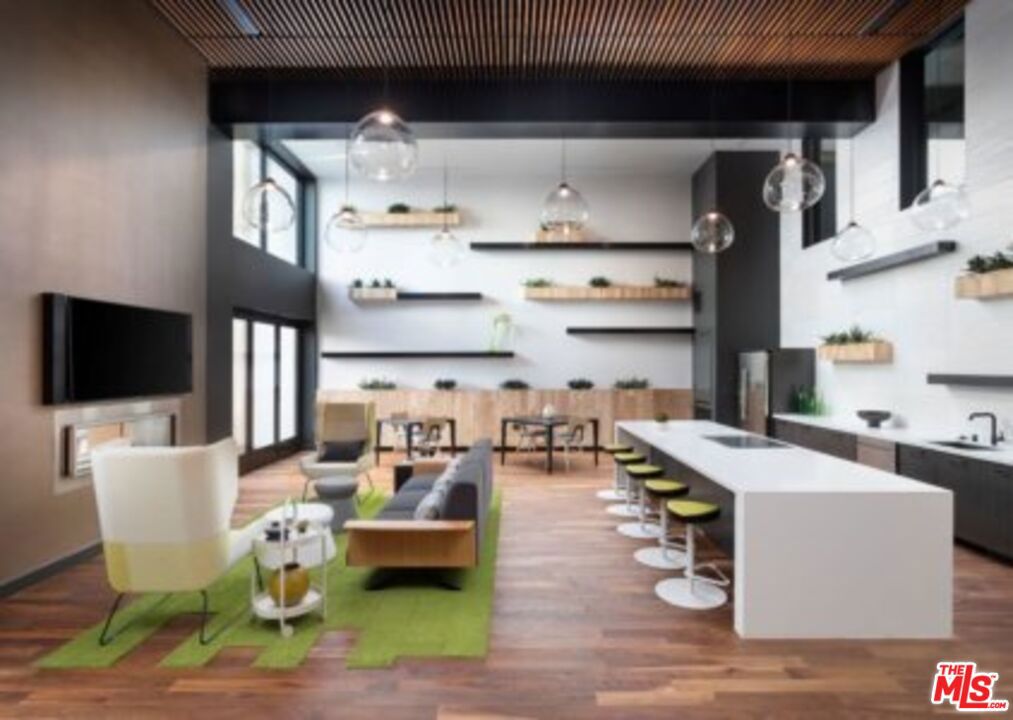 https://media.crmls.org/mediaz/f7da3859-7b6e-4128-aac2-2ec4cb2fecda.jpg?preset=X-Large