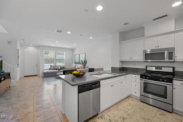 302 Harbor Breeze Drive, Port Hueneme CA: https://media.crmls.org/mediaz/f7db02dc-45f2-4767-bacb-896d32bf3801.jpg