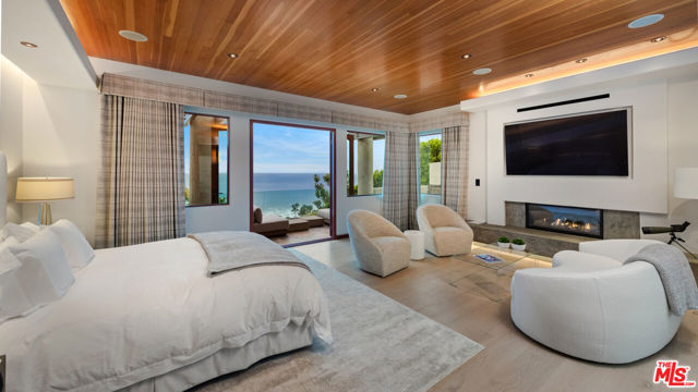 26720 Via Linda Street, Malibu CA: https://media.crmls.org/mediaz/f7db8d3b-951f-458c-8eb4-3cc1fd778196.jpg