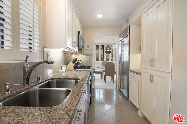 1621 Hilts Avenue, Los Angeles CA: https://media.crmls.org/mediaz/f7dbb6e9-326e-4e9f-aefe-5521cd0e7bef.jpg