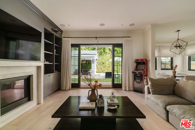 4656 Saloma Avenue, Sherman Oaks CA: https://media.crmls.org/mediaz/f7dbea97-2aea-44e1-8d9f-332054f22225.jpg
