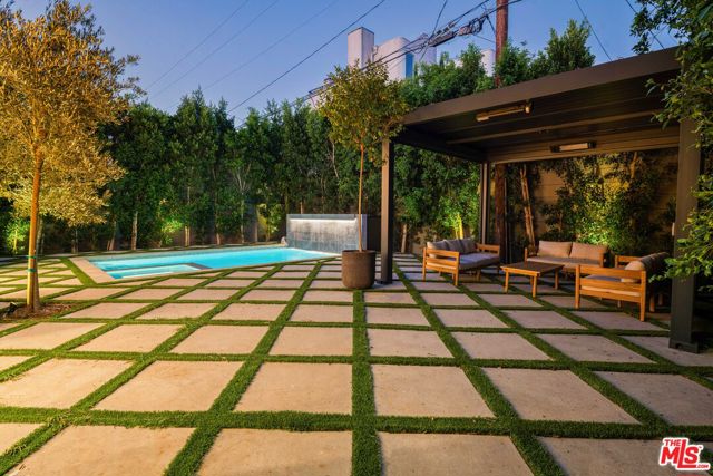 1130 North Poinsettia Place photo 42