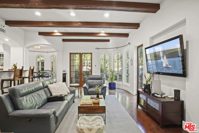 18414 Corazon Circle, Tarzana CA: https://media.crmls.org/mediaz/f7dd181f-33f3-4bf1-9f4d-e336ea356513.jpg
