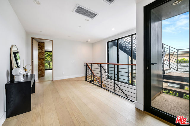 4906 Van Noord Avenue, Sherman Oaks CA: https://media.crmls.org/mediaz/f7dd986b-2bb1-4432-b7f5-161d23013408.jpg