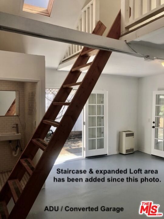 421 Grand Boulevard, Venice CA: https://media.crmls.org/mediaz/f7de1836-ca28-4237-9a3e-85f42d2676dd.jpg