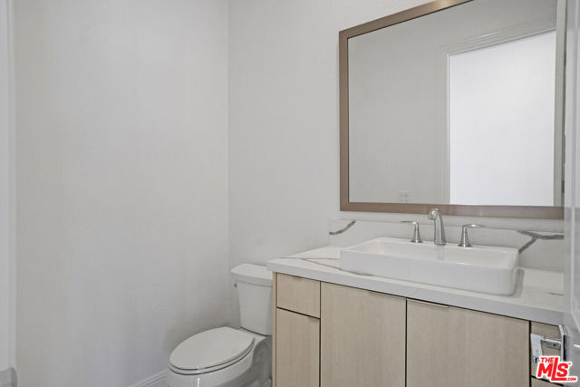 20188 W Marlow Lane, Porter Ranch CA: https://media.crmls.org/mediaz/f7de7e71-2e1f-4c83-b12f-605055a5d73e.jpg