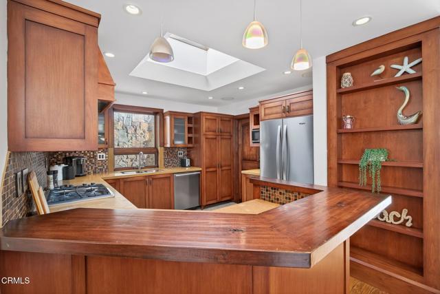 Detail Gallery Image 11 of 57 For 2916 Lakeshore Ct, Oxnard,  CA 93035 - 4 Beds | 3 Baths