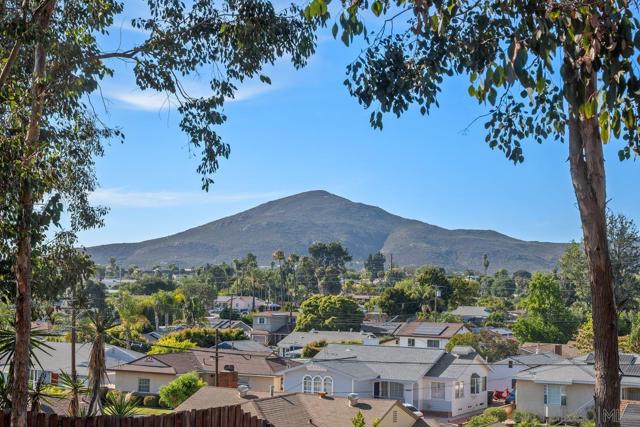 8455 Nentra St, La Mesa CA: https://media.crmls.org/mediaz/f7dec5ec-b31b-4f92-b466-034be6c7cb6e.jpg