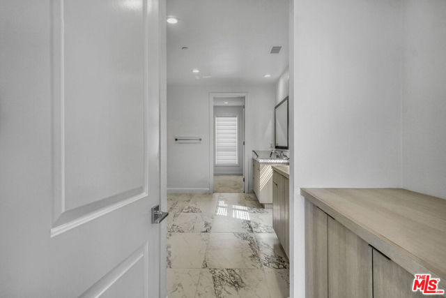 20188 W Marlow Lane, Porter Ranch CA: https://media.crmls.org/mediaz/f7df6e86-c2ba-475b-9f68-2fd8dd210c8d.jpg