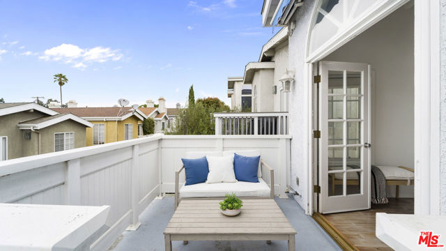441 HOLLOWELL Avenue, Hermosa Beach, California 90254, 4 Bedrooms Bedrooms, ,2 BathroomsBathrooms,Residential,Sold,HOLLOWELL,22165653