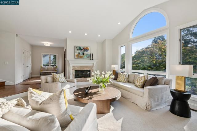 3238 Greenhills Drive, Lafayette CA: https://media.crmls.org/mediaz/f7dfcbec-b870-4d10-8891-bdfd9e078361.jpg