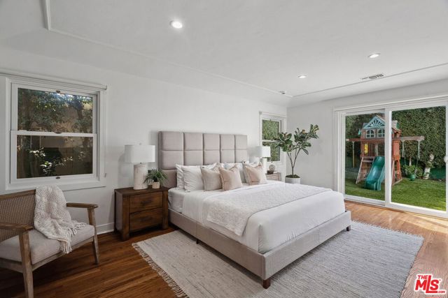 149 S Wetherly Drive, Beverly Hills CA: https://media.crmls.org/mediaz/f7dfcf85-e39c-4e67-a13c-62ed68e1c4cf.jpg