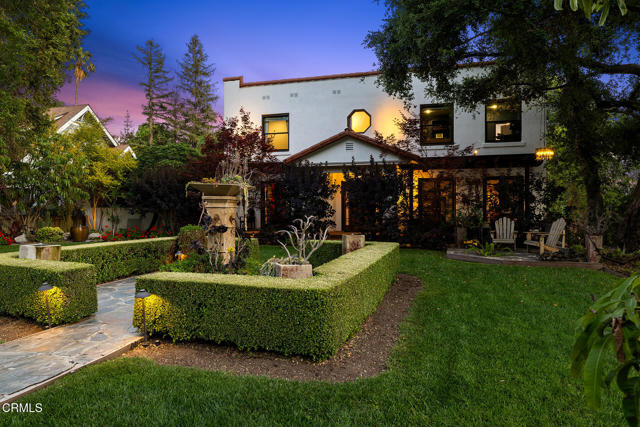 1052 New York Drive, Altadena CA: https://media.crmls.org/mediaz/f7e00530-7167-487c-861c-fef8ef1025e5.jpg