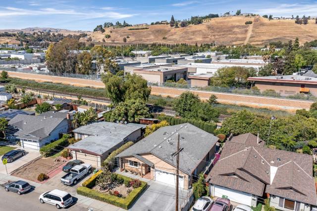 43270 Newport, Fremont CA: https://media.crmls.org/mediaz/f7e05560-9c4a-4af1-8f14-2aa5879a61dc.jpg