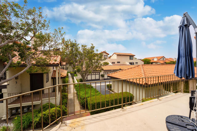 2287 Martinique Lane, Oxnard CA: https://media.crmls.org/mediaz/f7e070e1-4925-4840-bd0a-39efb63f4c7a.jpg