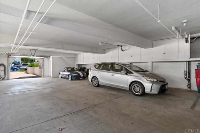 374 Orange Avenue, Coronado CA: https://media.crmls.org/mediaz/f7e114fb-5eea-412a-be2f-49519a076fdc.jpg