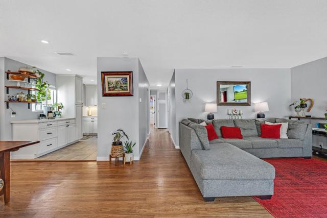 1324 Linda Mar Boulevard, Pacifica CA: https://media.crmls.org/mediaz/f7e1190d-fc3b-45e2-bce8-5406d4e19cbe.jpg
