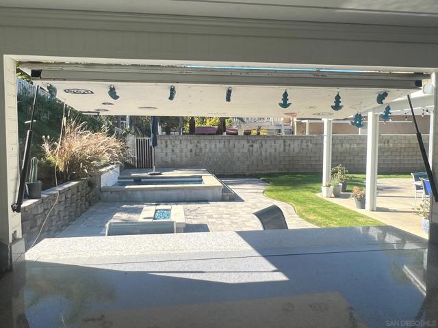 260 Sierra Madre Way, Corona CA: https://media.crmls.org/mediaz/f7e11ccd-3ee6-4917-b2f1-75c6349a13a3.jpg