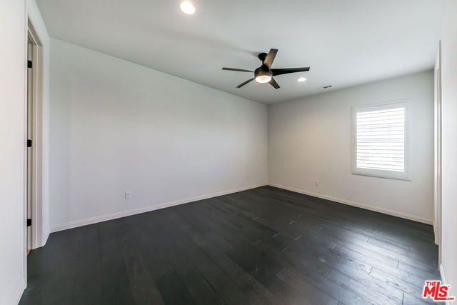 22379 Driftwood Court, Santa Clarita CA: https://media.crmls.org/mediaz/f7e13d40-05e0-4027-9708-b73d9cac509f.jpg