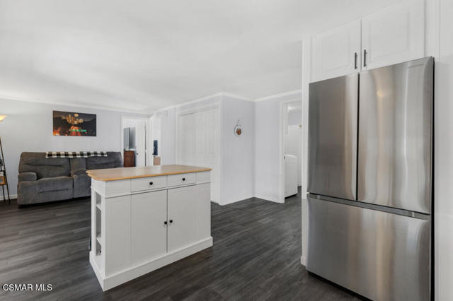 15750 Arroyo Drive, Moorpark CA: https://media.crmls.org/mediaz/f7e18e63-5a65-48cd-97a3-33b52d2b1873.jpg