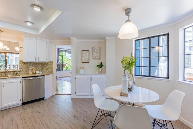 425 Mountain Laurel Court, Mountain View CA: https://media.crmls.org/mediaz/f7e26996-eaab-4953-aad4-d043059a5ebf.jpg