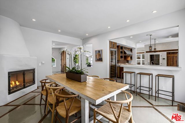 8249 Marmont Lane, Los Angeles CA: https://media.crmls.org/mediaz/f7e2b3a1-80ca-4567-9c6e-056ce59b1ae1.jpg