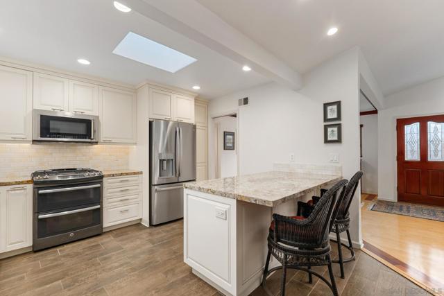 1745 Tamarack Ave, Carlsbad CA: https://media.crmls.org/mediaz/f7e36218-47f8-48db-a52e-e3659bfaea90.jpg
