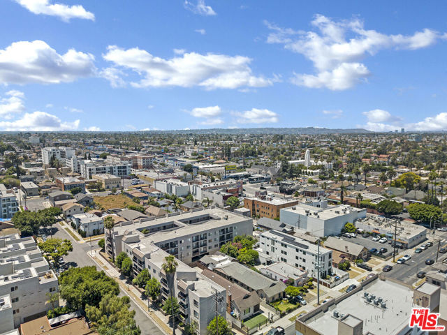 3148 W 11th Street, Los Angeles CA: https://media.crmls.org/mediaz/f7e372f1-3a0e-4bb2-85db-3533269ea642.jpg