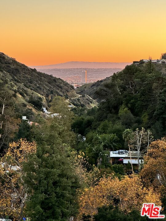 2506 Zorada Drive, Los Angeles CA: https://media.crmls.org/mediaz/f7e3e9c8-8daf-4e34-aeef-d0b86ff604a7.jpg