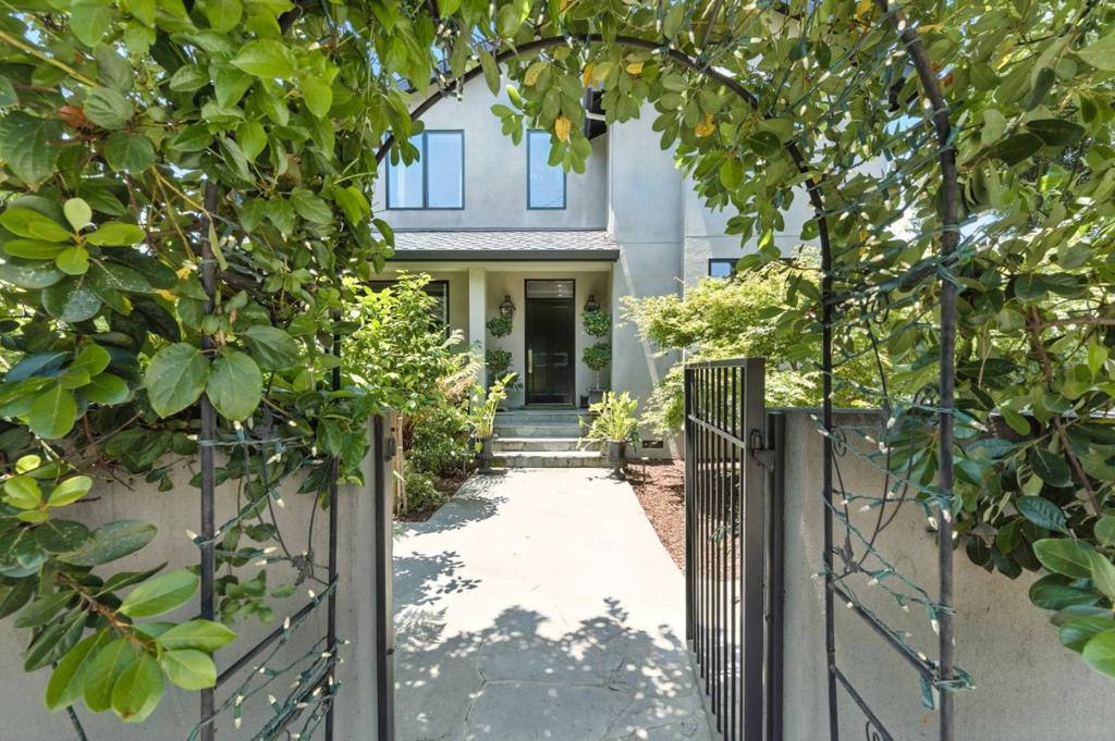 543 8th Avenue
