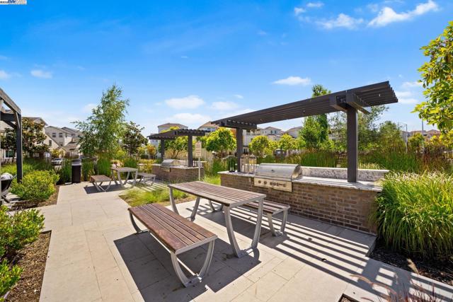 8563 Schooner Way, Newark CA: https://media.crmls.org/mediaz/f7e445d0-a60a-4b9e-b854-f941540dc411.jpg