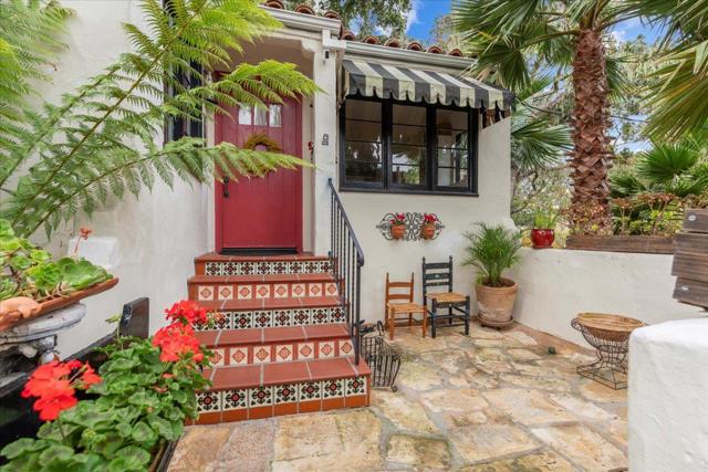 989 Madison Street, Monterey CA: https://media.crmls.org/mediaz/f7e461b0-fd3e-45ba-961c-7451d12dc3cd.jpg