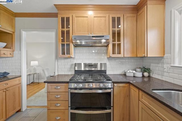 6649 Waverly Rd, Martinez CA: https://media.crmls.org/mediaz/f7e4a9ed-734a-49ea-b665-7354282eded4.jpg