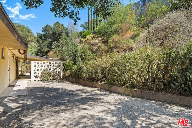 9762 Sunland Boulevard photo 7