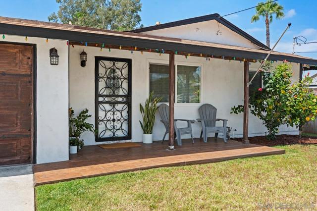 9126 Heatherdale St, Santee CA: https://media.crmls.org/mediaz/f7e55fb0-1070-4d11-a72a-664b43c64d76.jpg